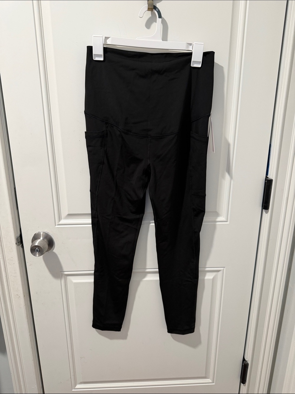 Ingrid & Isabel Black Maternity Leggings size medium NWT